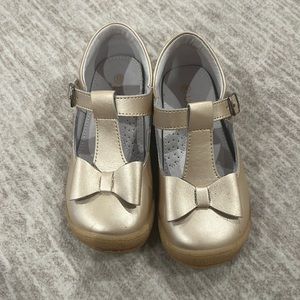 L’Amour champagne bow shoes! Size 11!